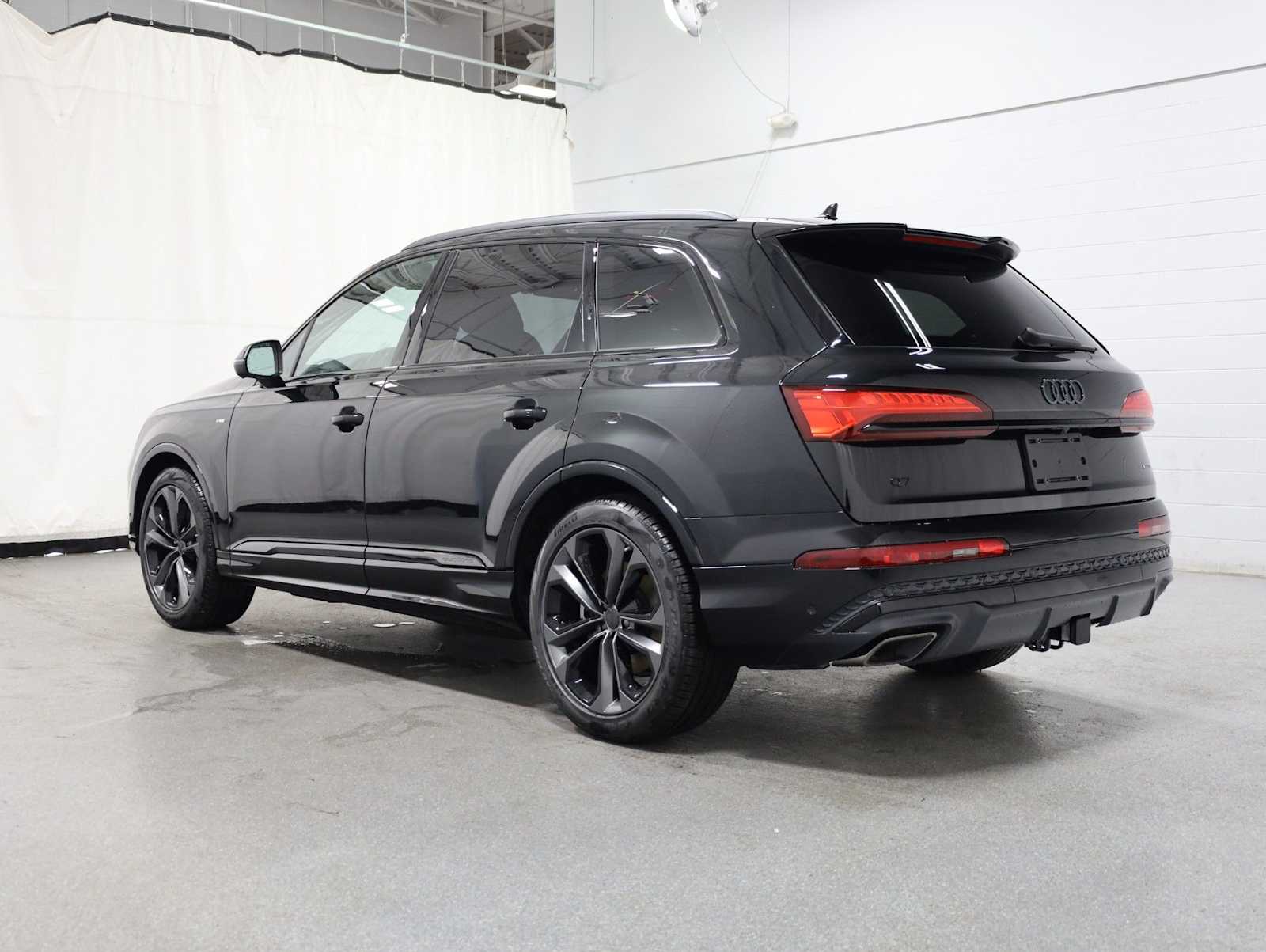 Thumbnail: 2026 Audi Q7 - 3