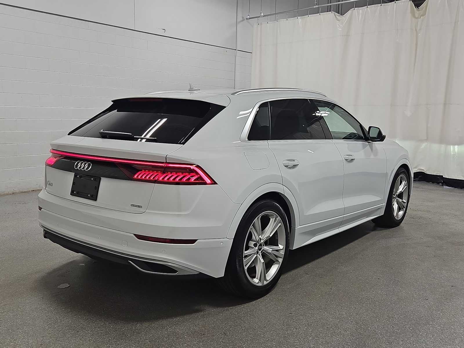 Thumbnail: 2023 Audi Q8 - 9