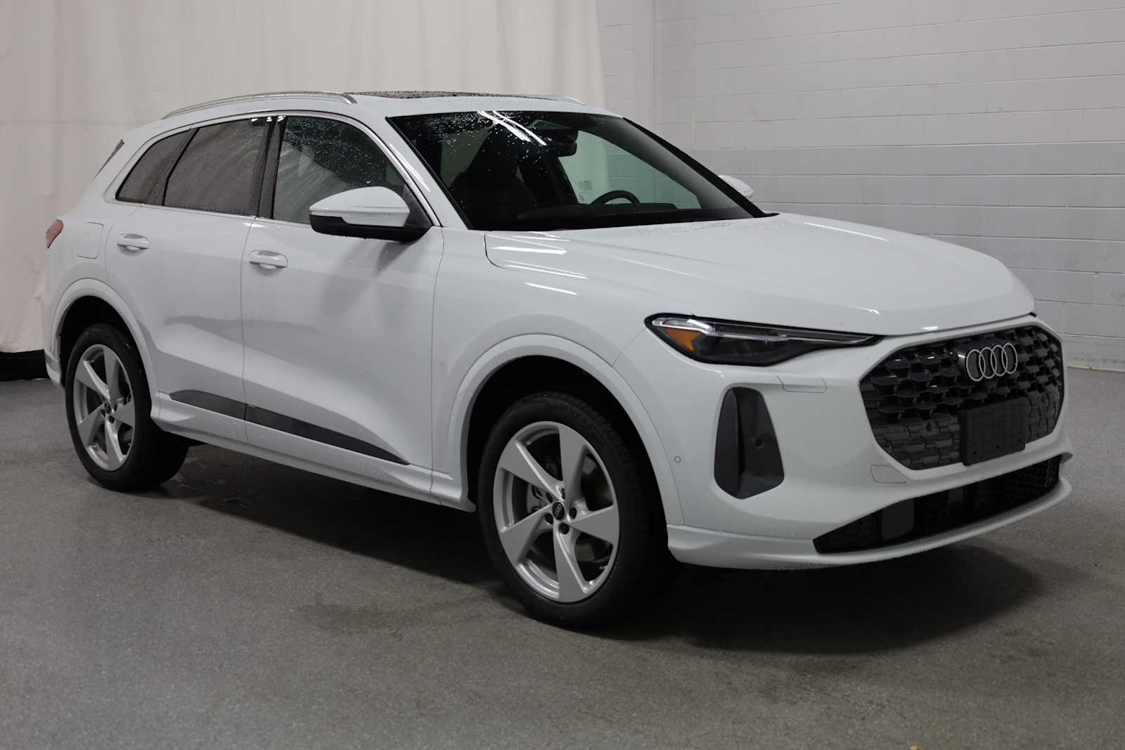 Thumbnail: 2025 Audi Q5 - 13