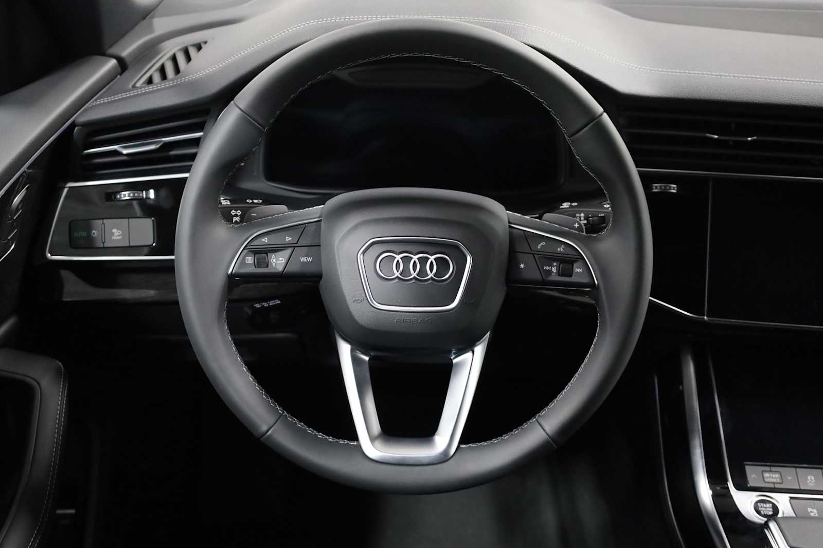 Thumbnail: 2025 Audi Q8 - 13