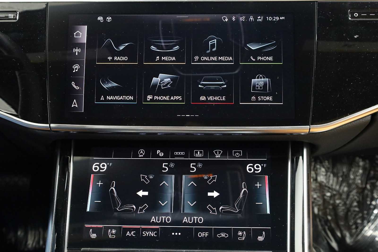 Thumbnail: 2025 Audi A8 - 25