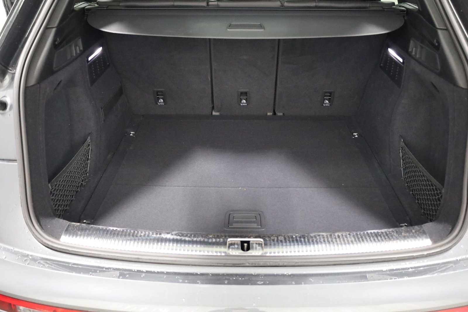 Thumbnail: 2023 Audi SQ5 - 39