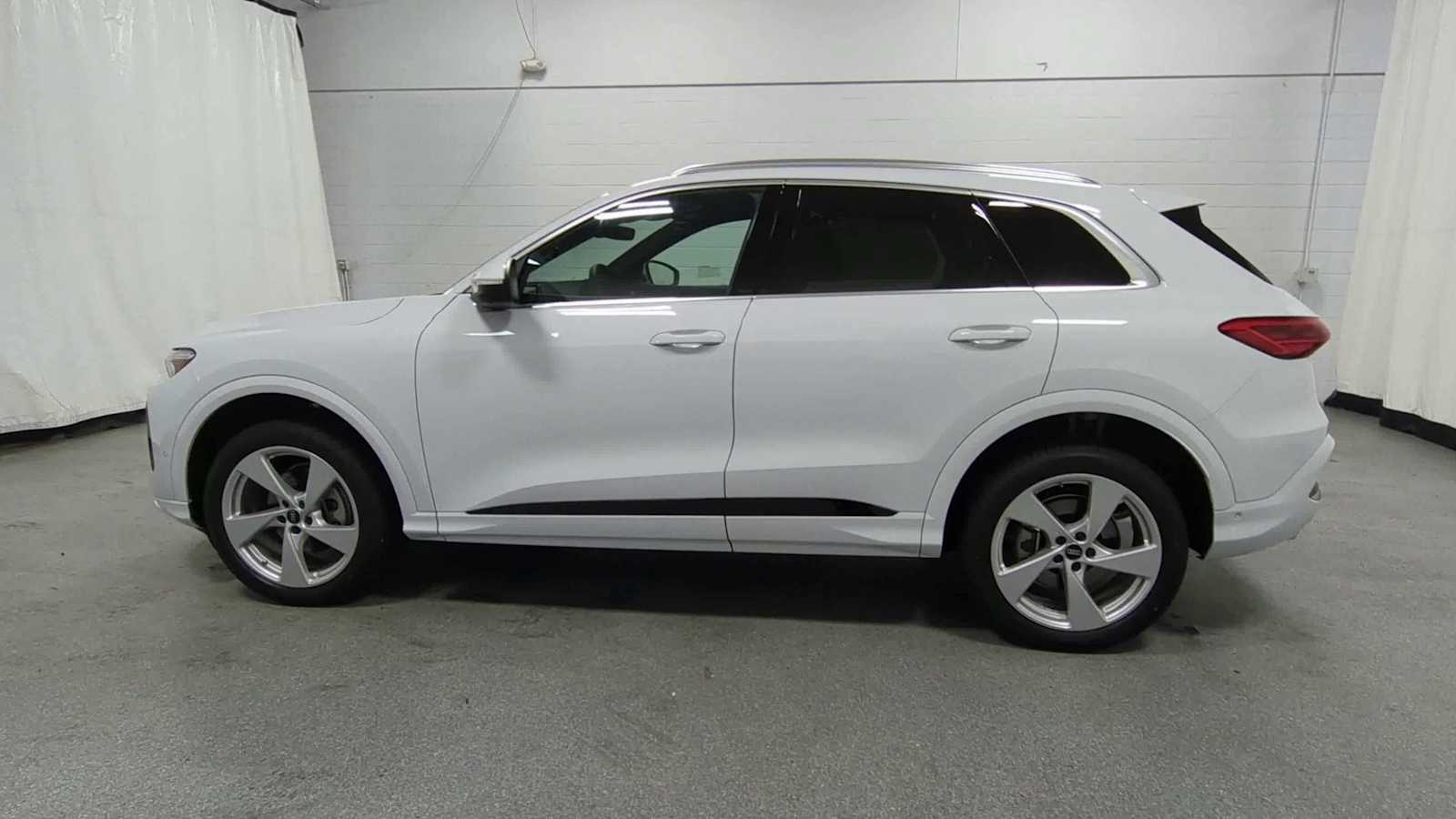 Thumbnail: 2025 Audi Q5 - 4