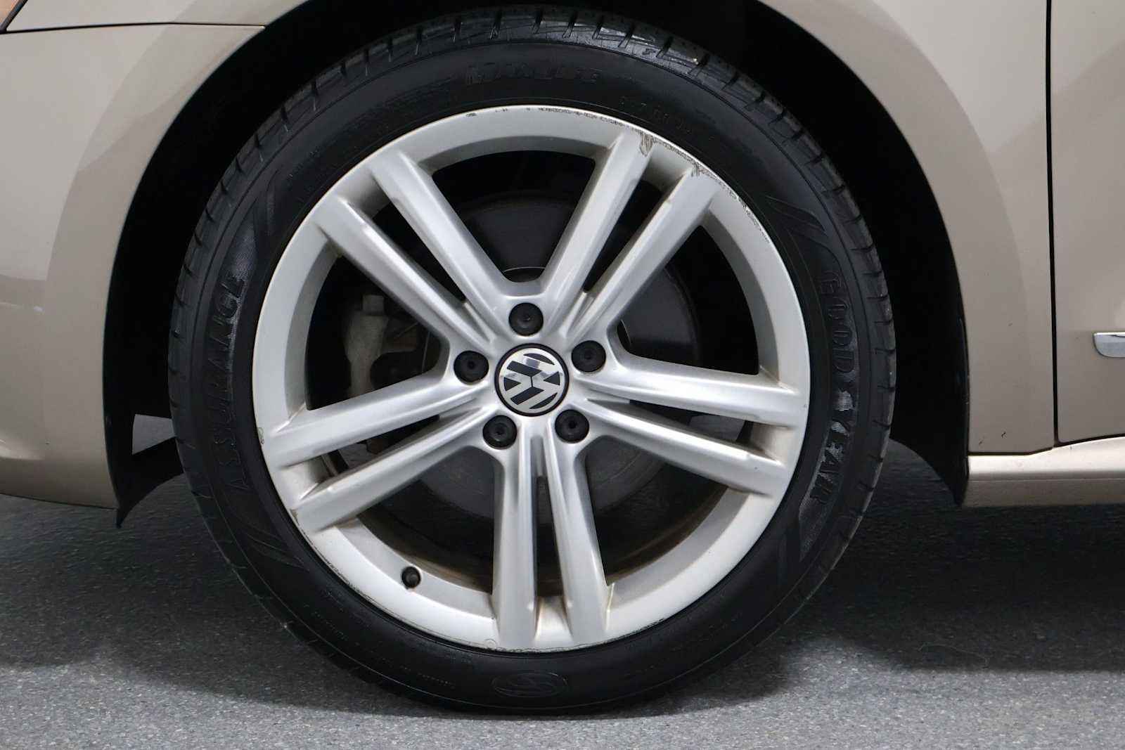 Thumbnail: 2015 Volkswagen Passat - 35