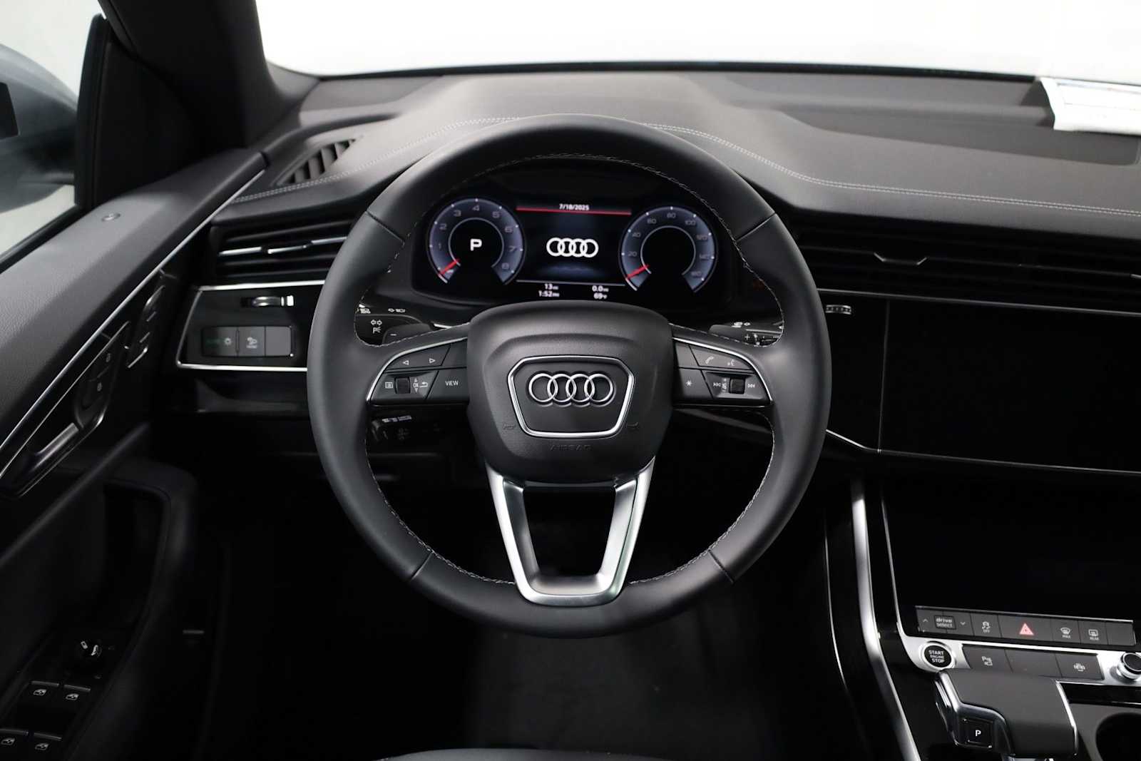 Thumbnail: 2025 Audi Q8 - 22