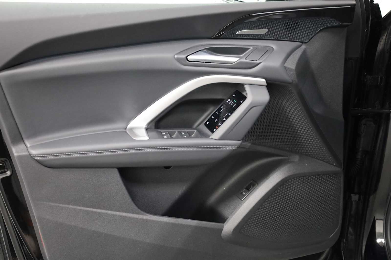 Thumbnail: 2025 Audi Q5 - 16