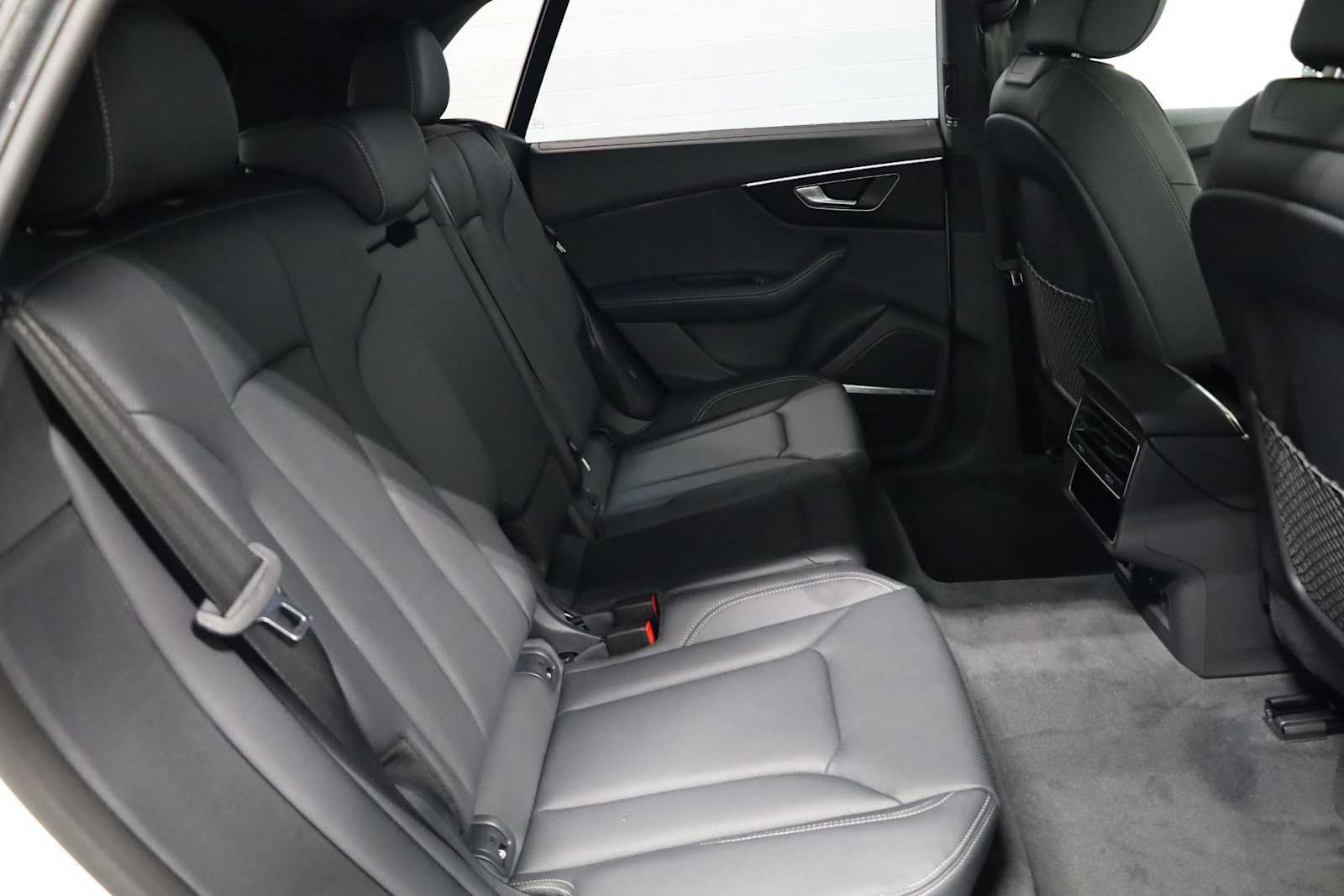 Thumbnail: 2026 Audi Q8 - 34