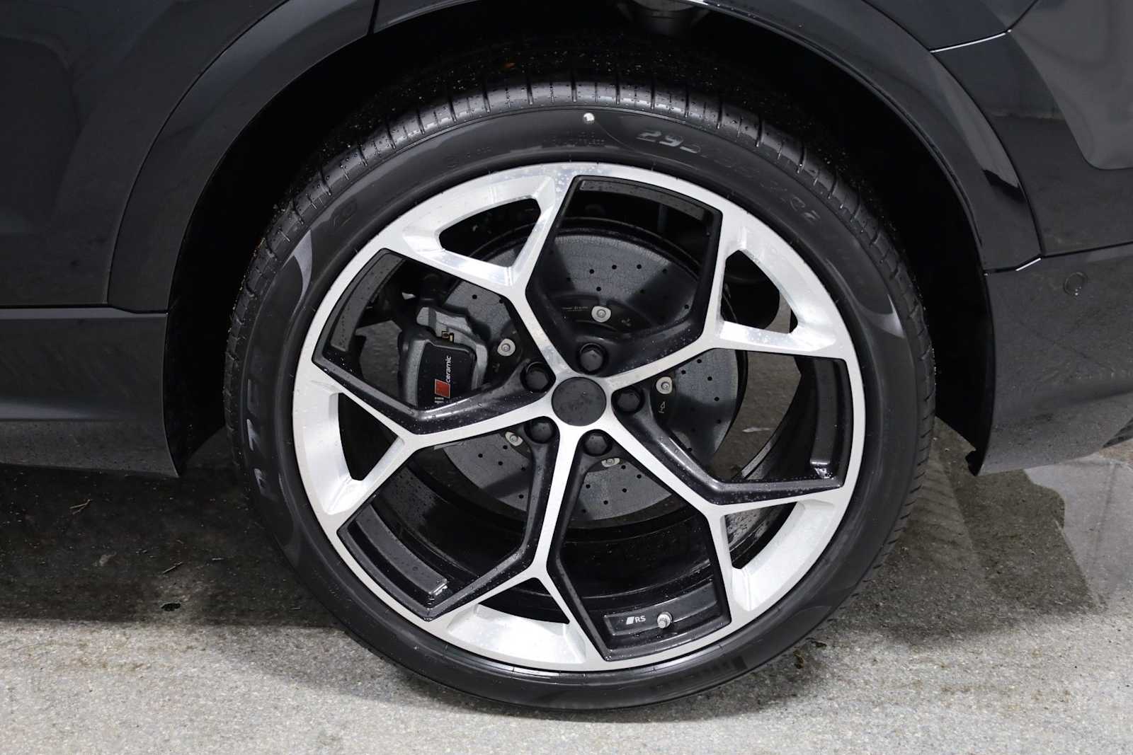 Thumbnail: 2026 Audi RS Q8 - 36