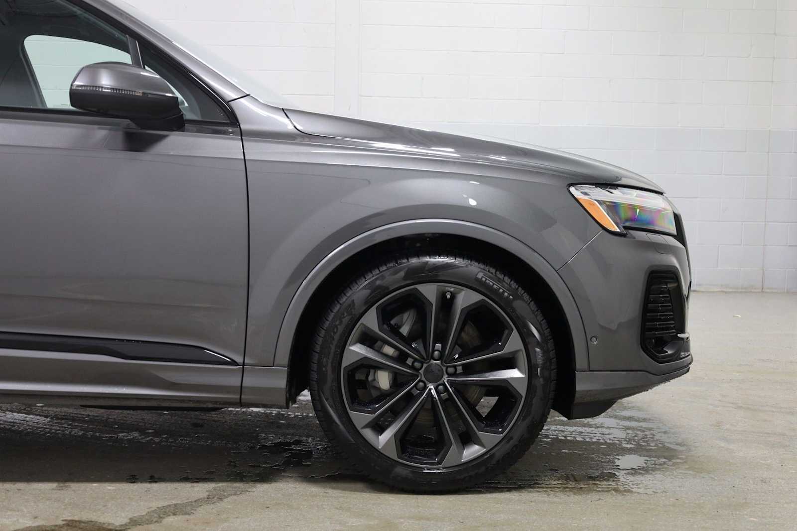 Thumbnail: 2026 Audi Q7 - 11