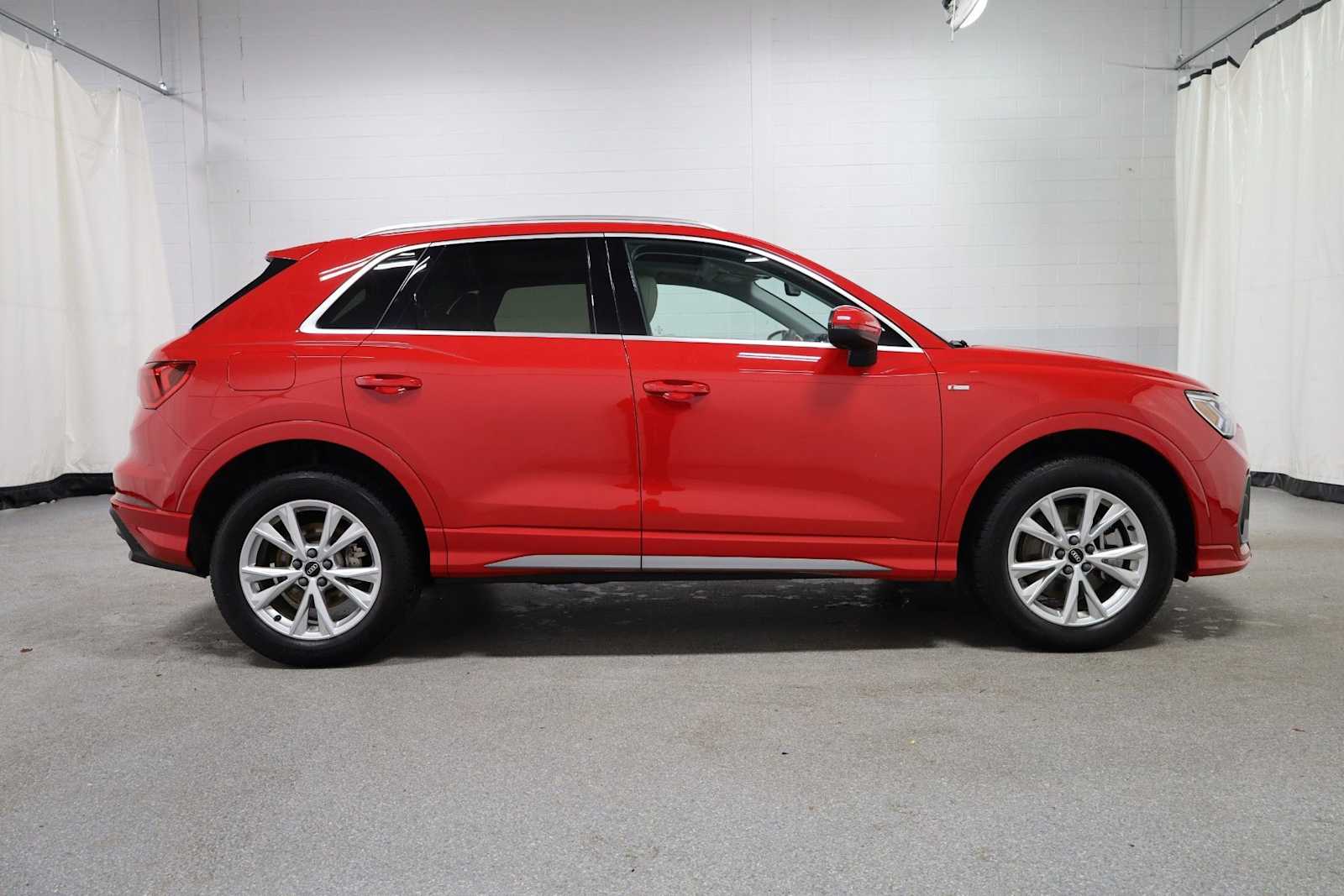 Thumbnail: 2025 Audi Q3 - 10