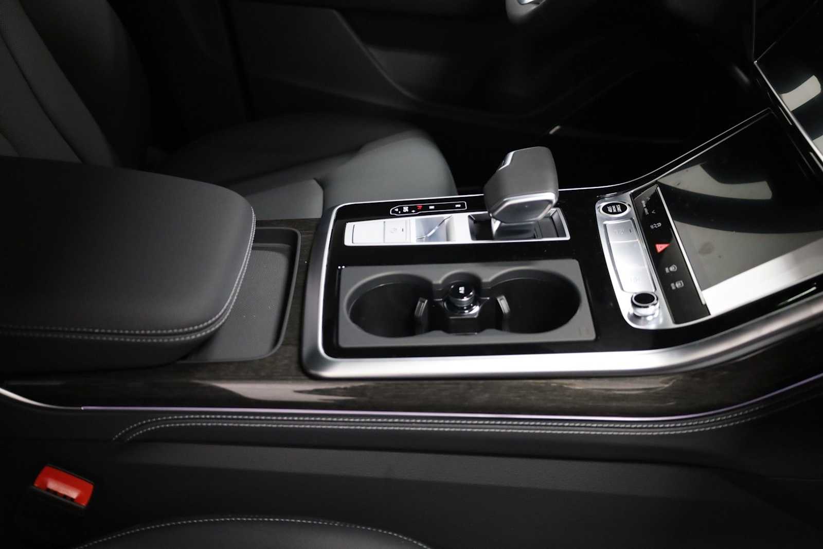 Thumbnail: 2026 Audi Q7 - 20