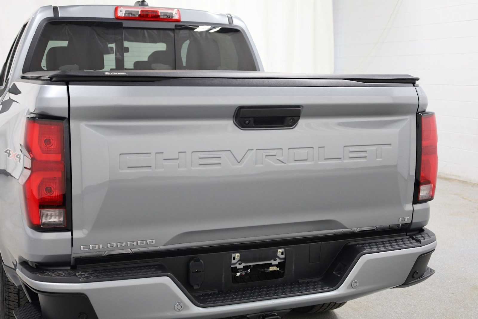 Thumbnail: 2023 Chevrolet Colorado - 8