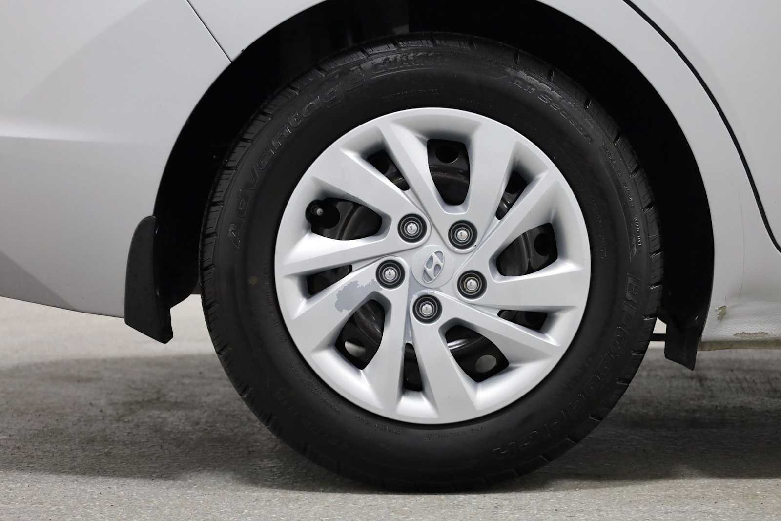 Thumbnail: 2020 Hyundai Elantra - 33