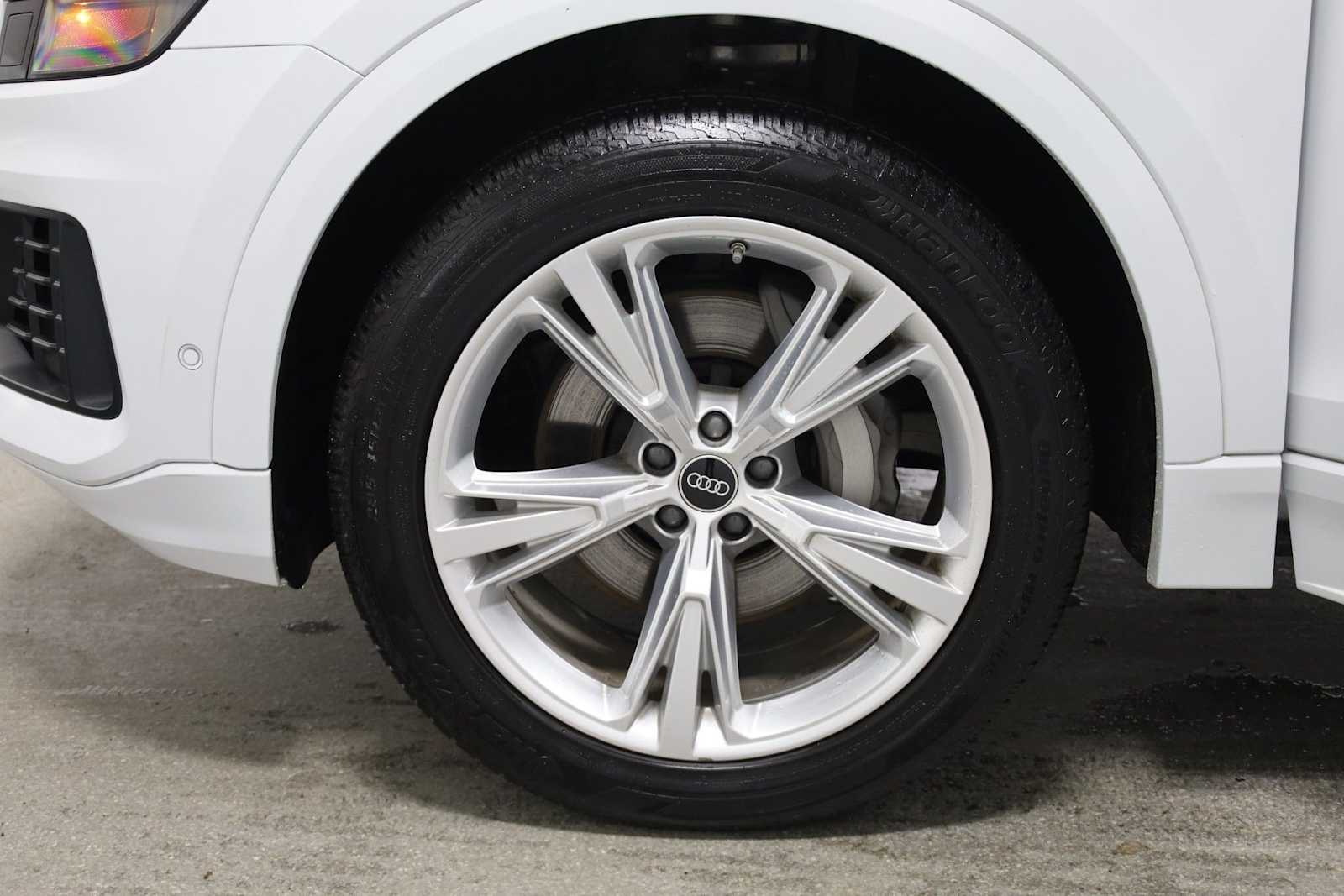 Thumbnail: 2023 Audi Q8 - 37