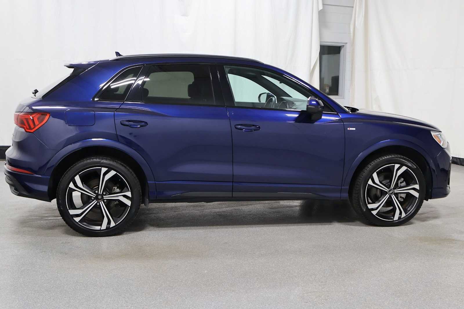 Thumbnail: 2023 Audi Q3 - 10
