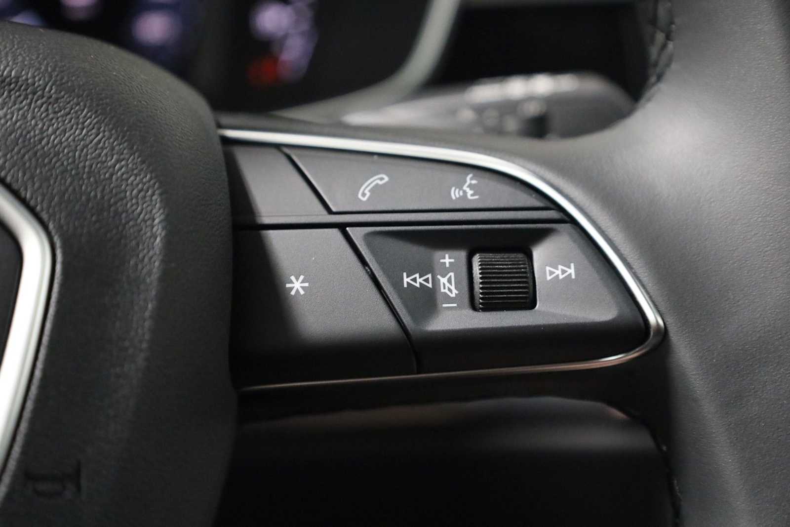 Thumbnail: 2025 Audi Q3 - 25