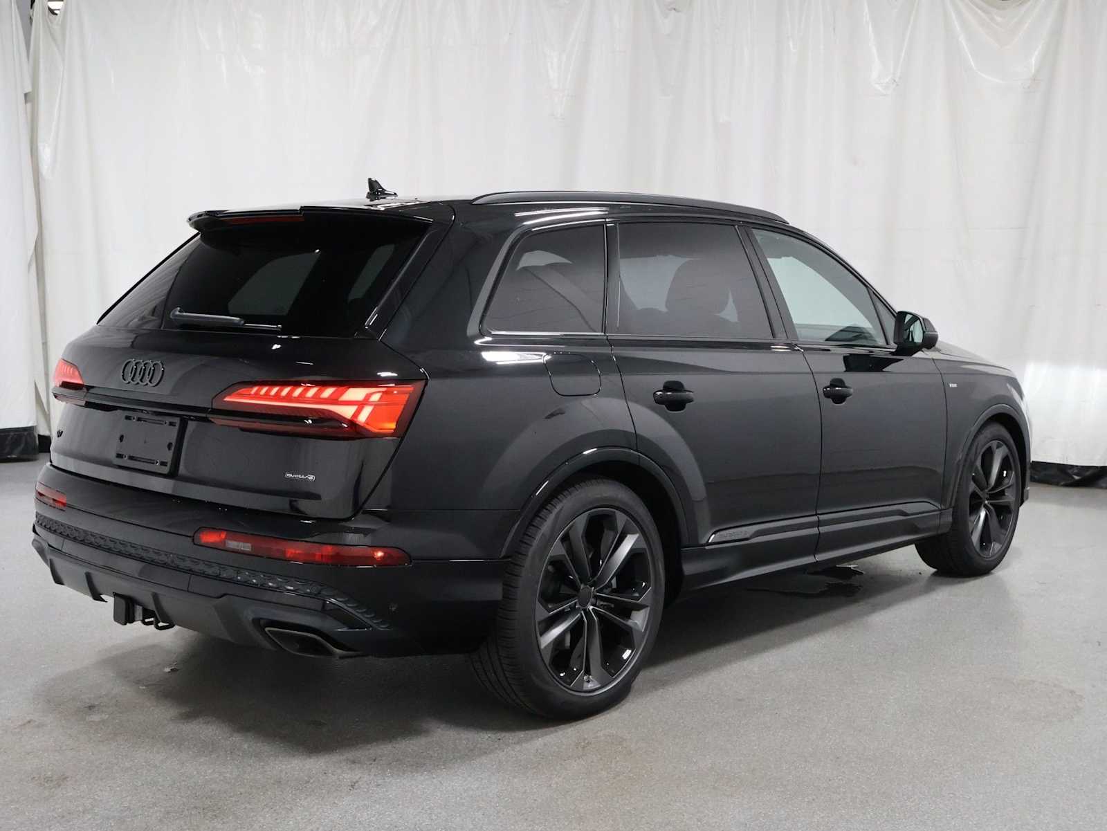 Thumbnail: 2026 Audi Q7 - 8