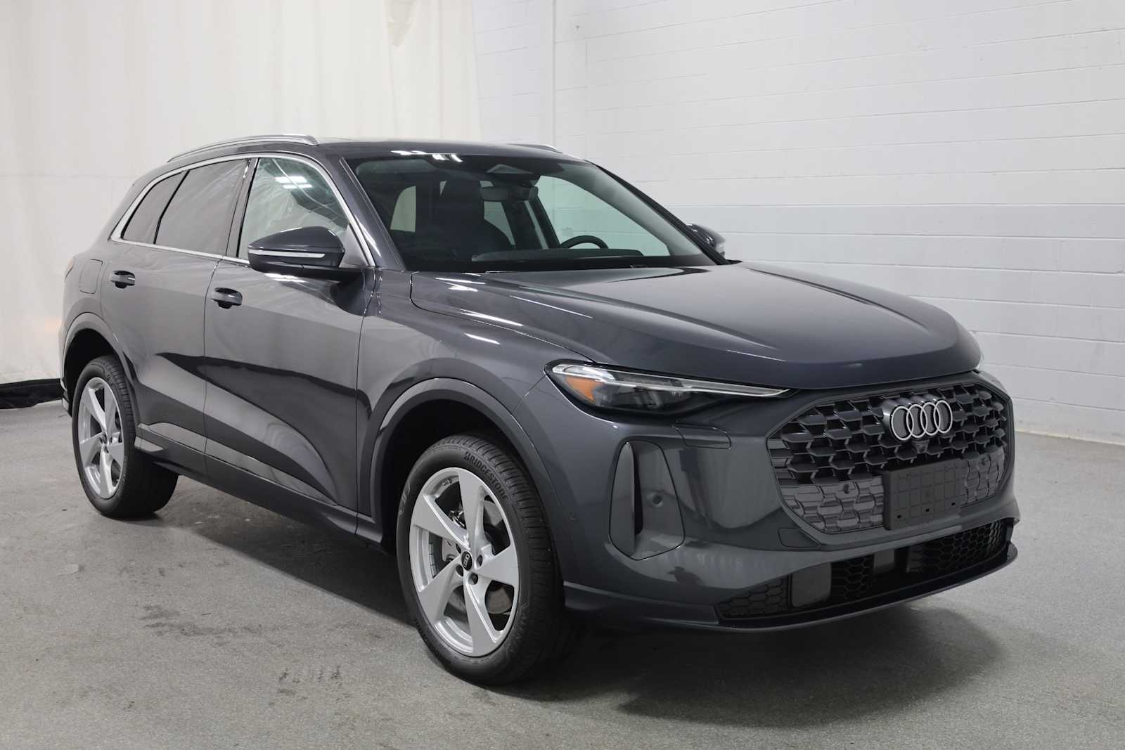 Thumbnail: 2025 Audi Q5 - 13