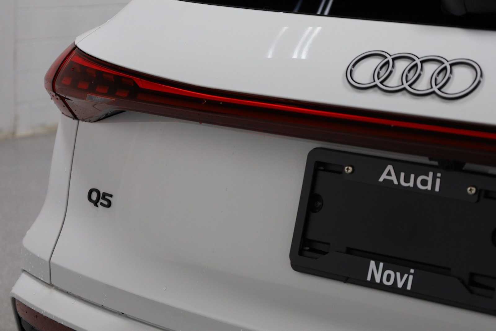 Thumbnail: 2025 Audi Q5 - 8