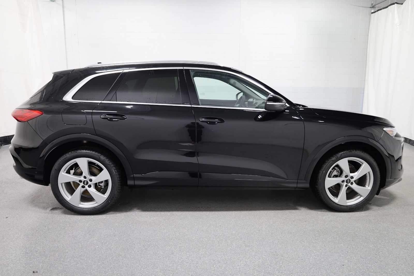 Thumbnail: 2025 Audi Q5 - 10