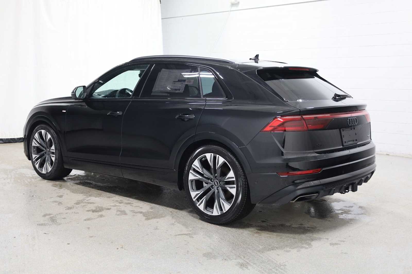 Thumbnail: 2026 Audi Q8 - 3