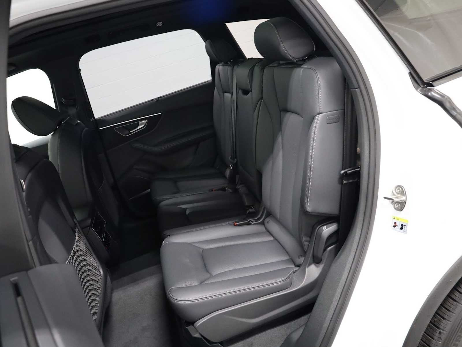 Thumbnail: 2026 Audi Q7 - 34