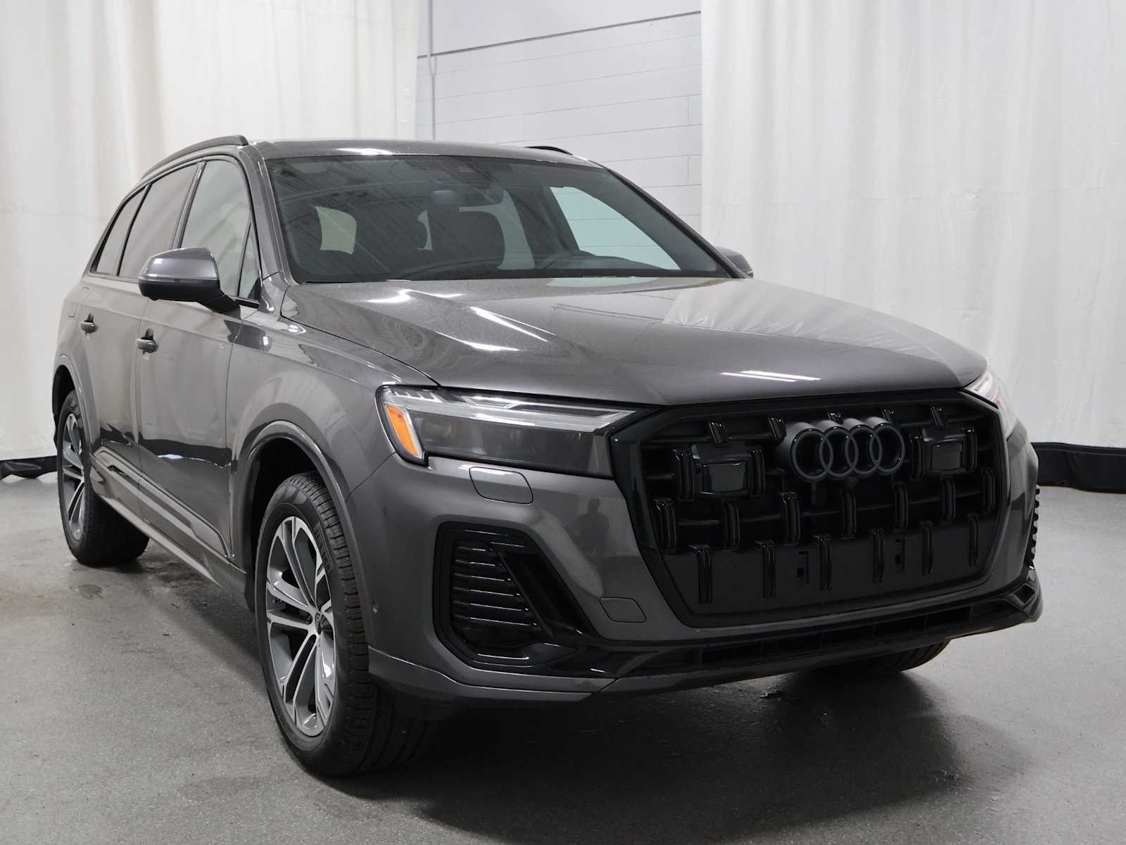 Thumbnail: 2026 Audi Q7 - 12