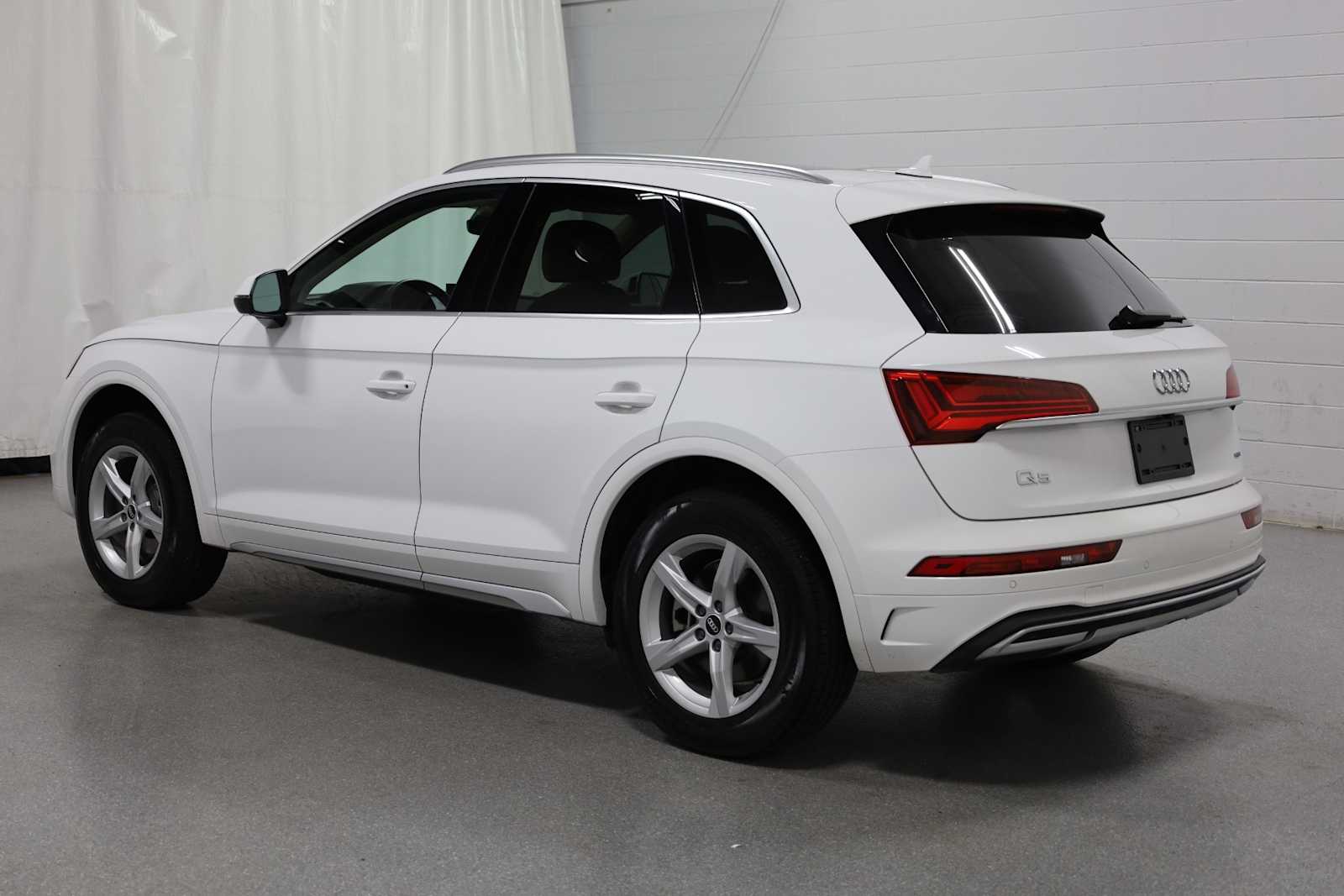 2021 Audi Q5 45 Premium photo 2