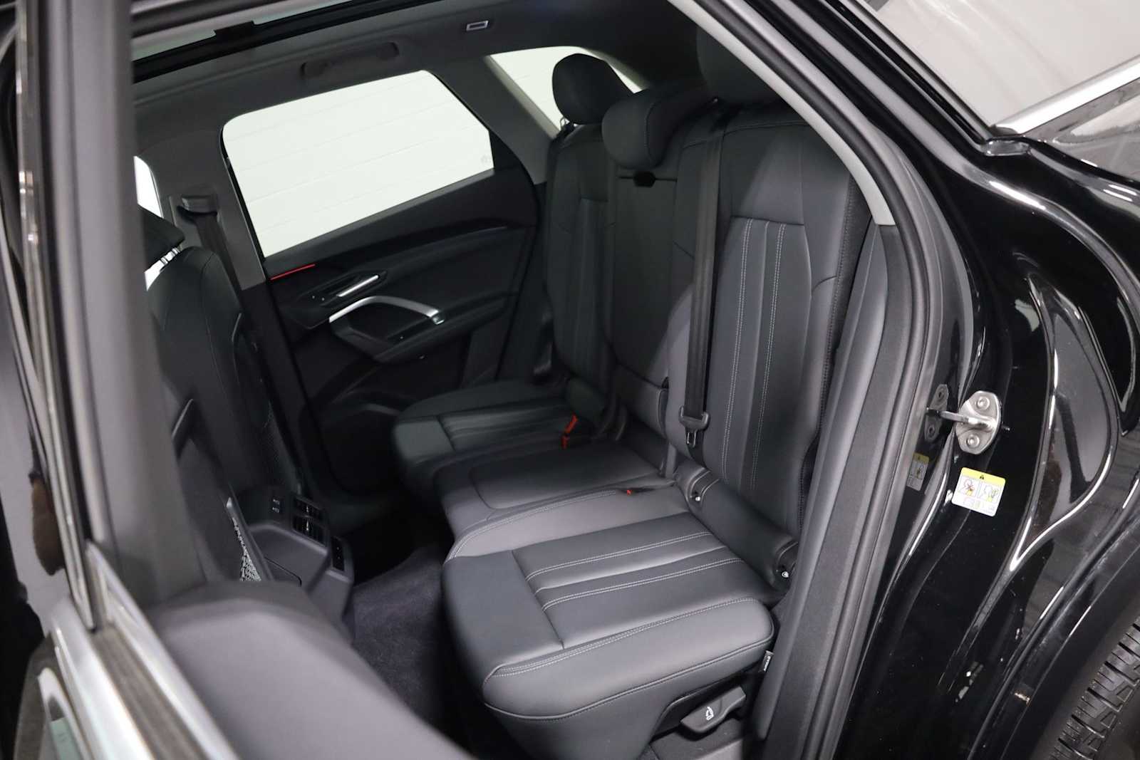 Thumbnail: 2025 Audi Q5 - 33