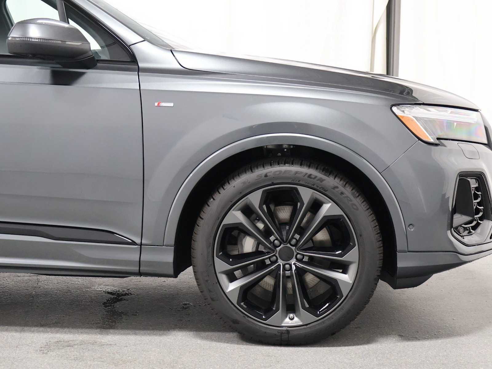 Thumbnail: 2026 Audi Q7 - 11