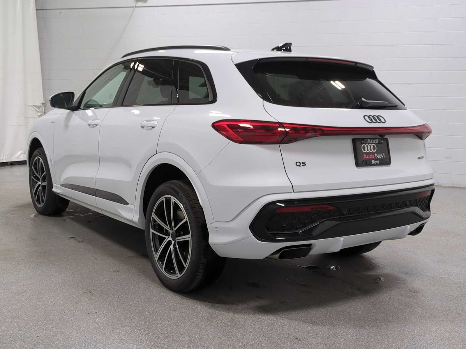 Thumbnail: 2026 Audi Q5 - 4