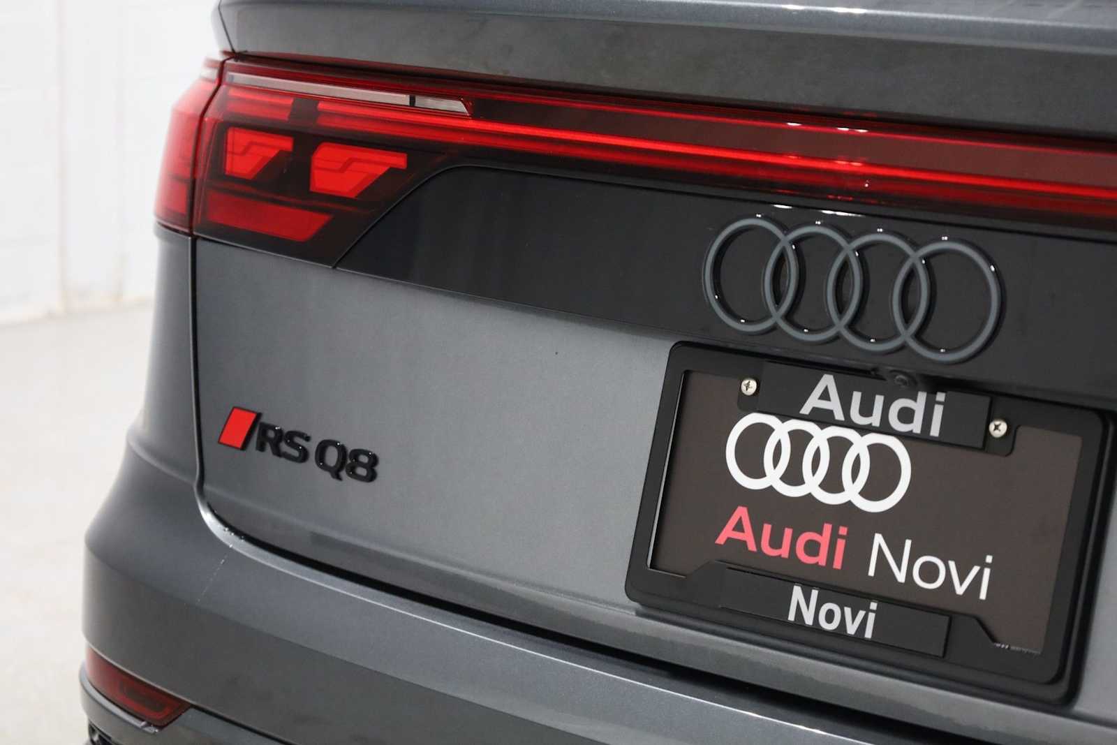 Thumbnail: 2026 Audi RS Q8 - 8