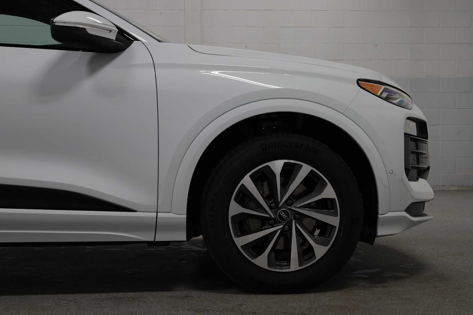Thumbnail: 2025 Audi Q6 e-tron - 11