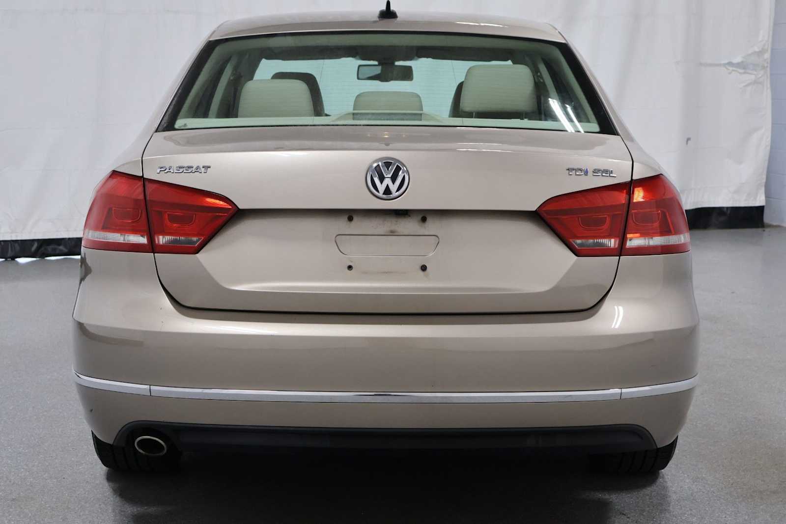 Thumbnail: 2015 Volkswagen Passat - 7