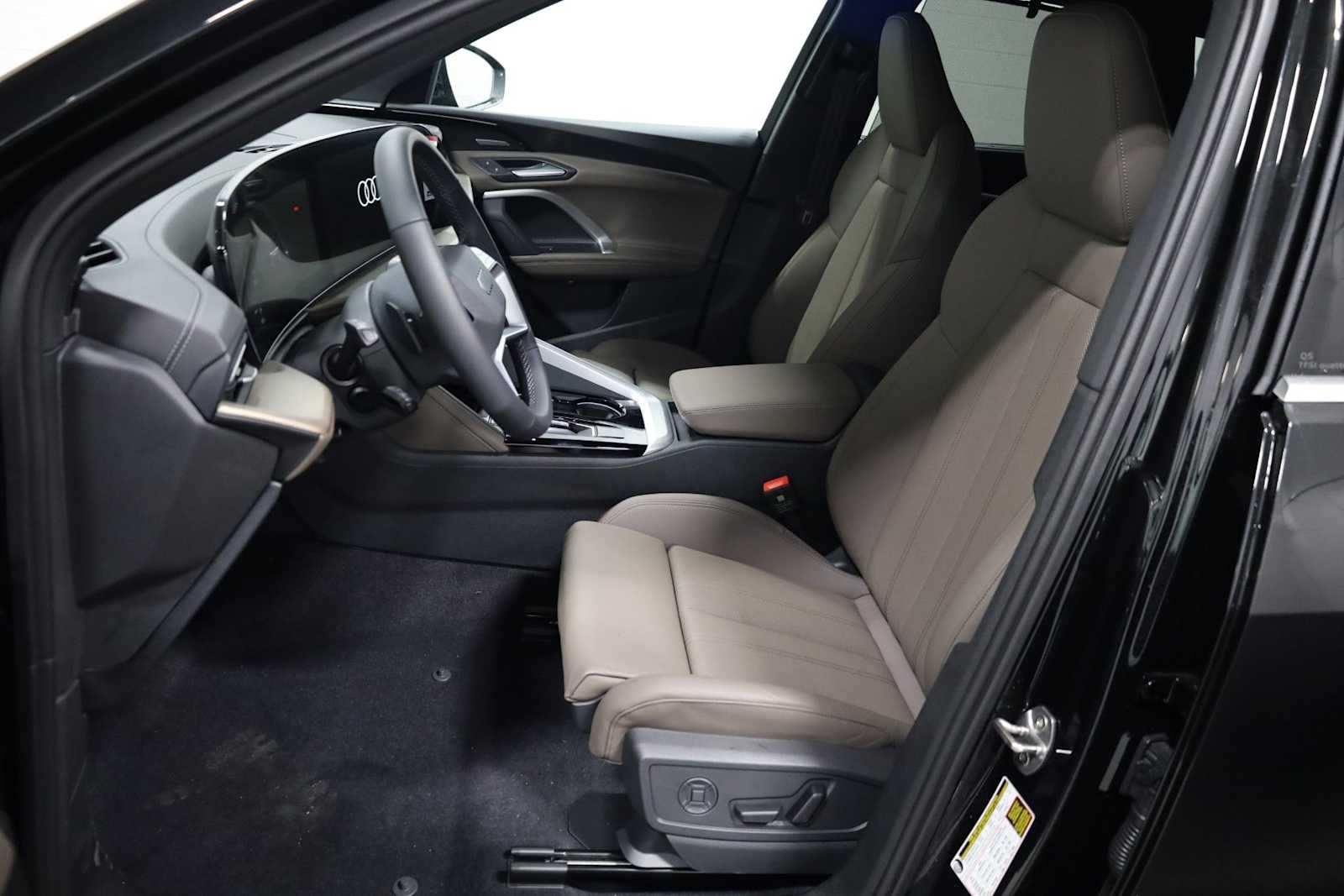 Thumbnail: 2025 Audi Q5 - 5