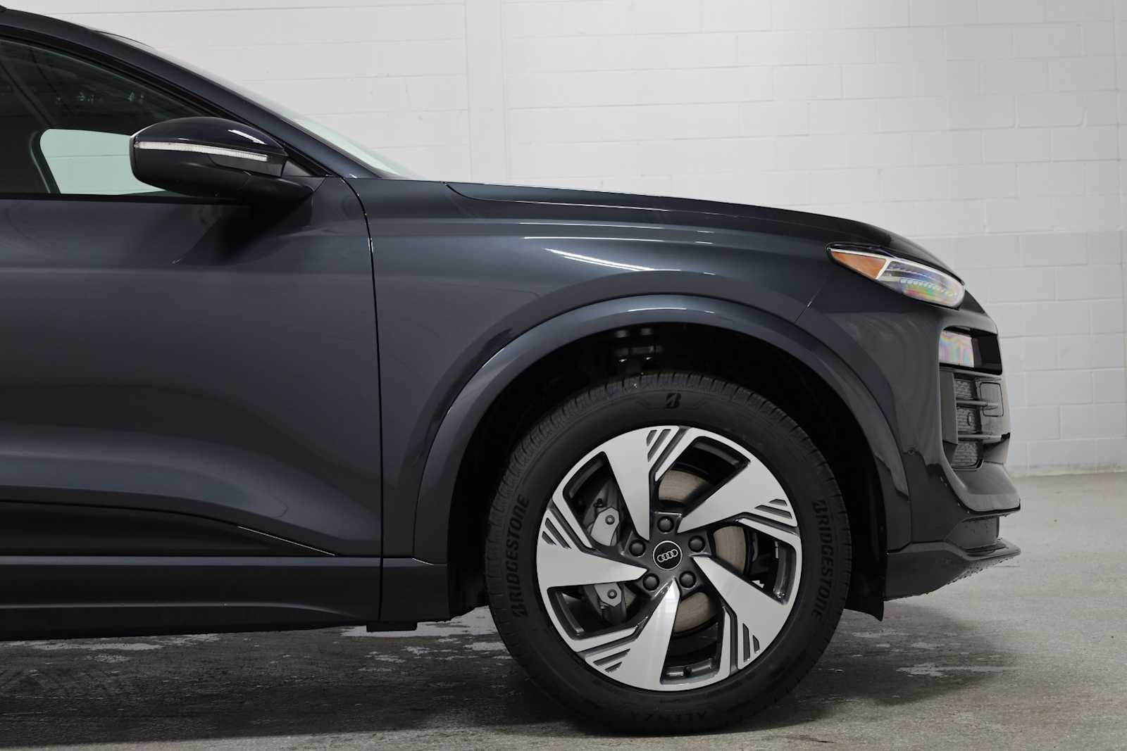 Thumbnail: 2025 Audi Q6 e-tron - 11