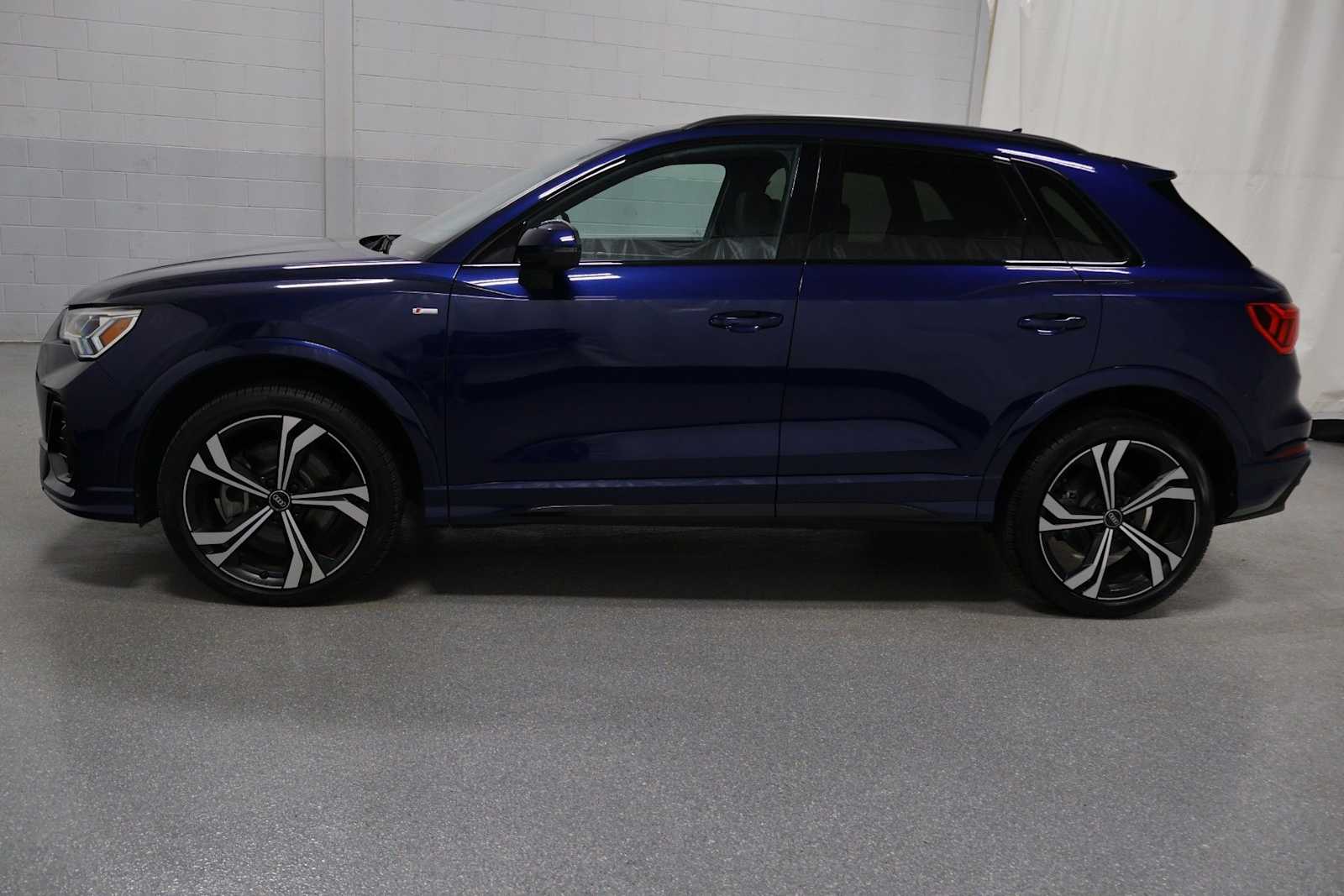 Thumbnail: 2023 Audi Q3 - 2