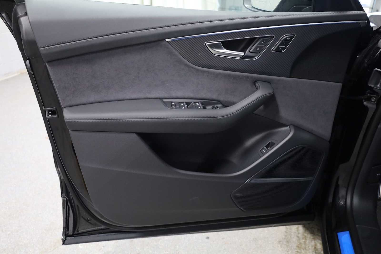 Thumbnail: 2026 Audi RS Q8 - 16