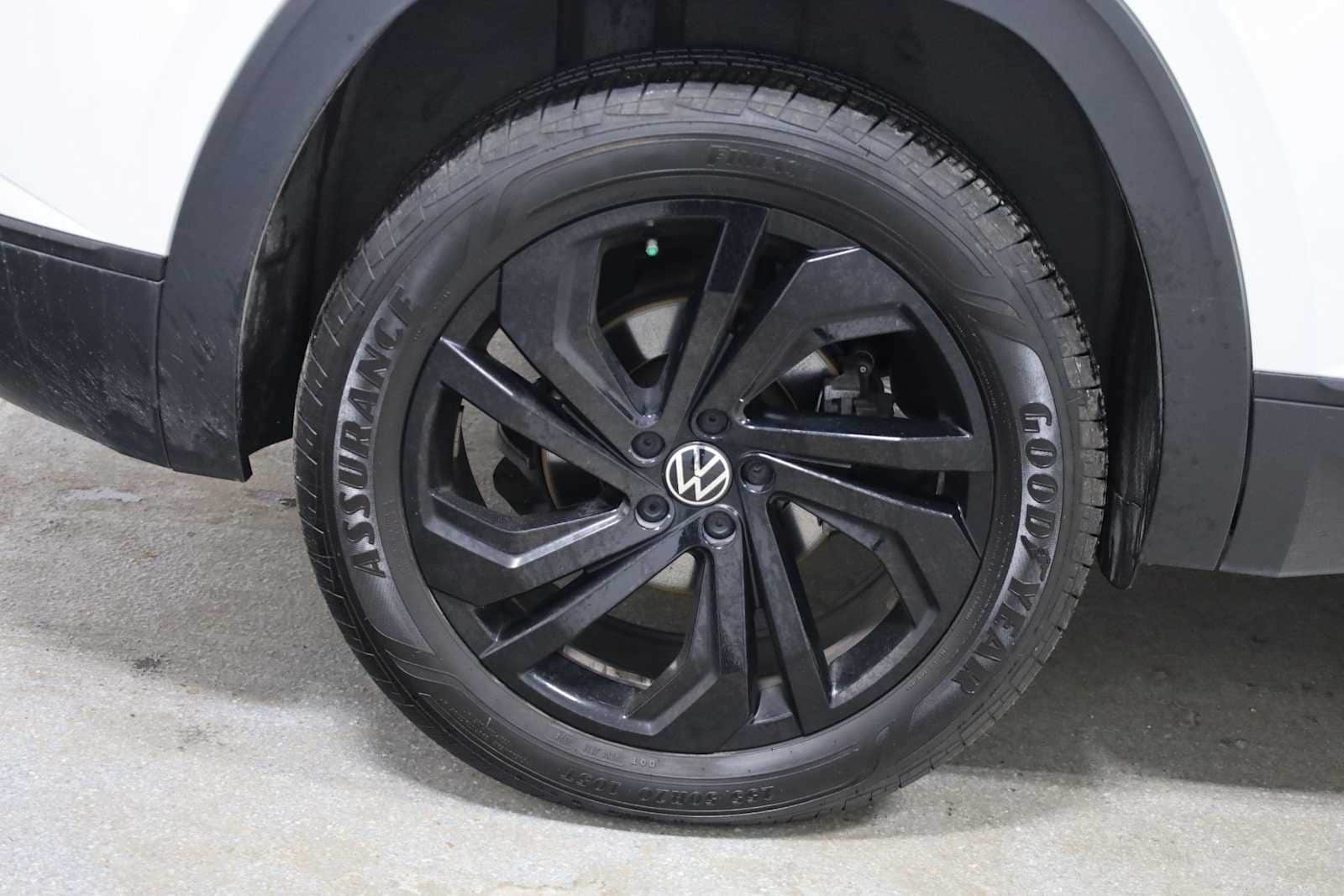 Thumbnail: 2023 Volkswagen Atlas - 33