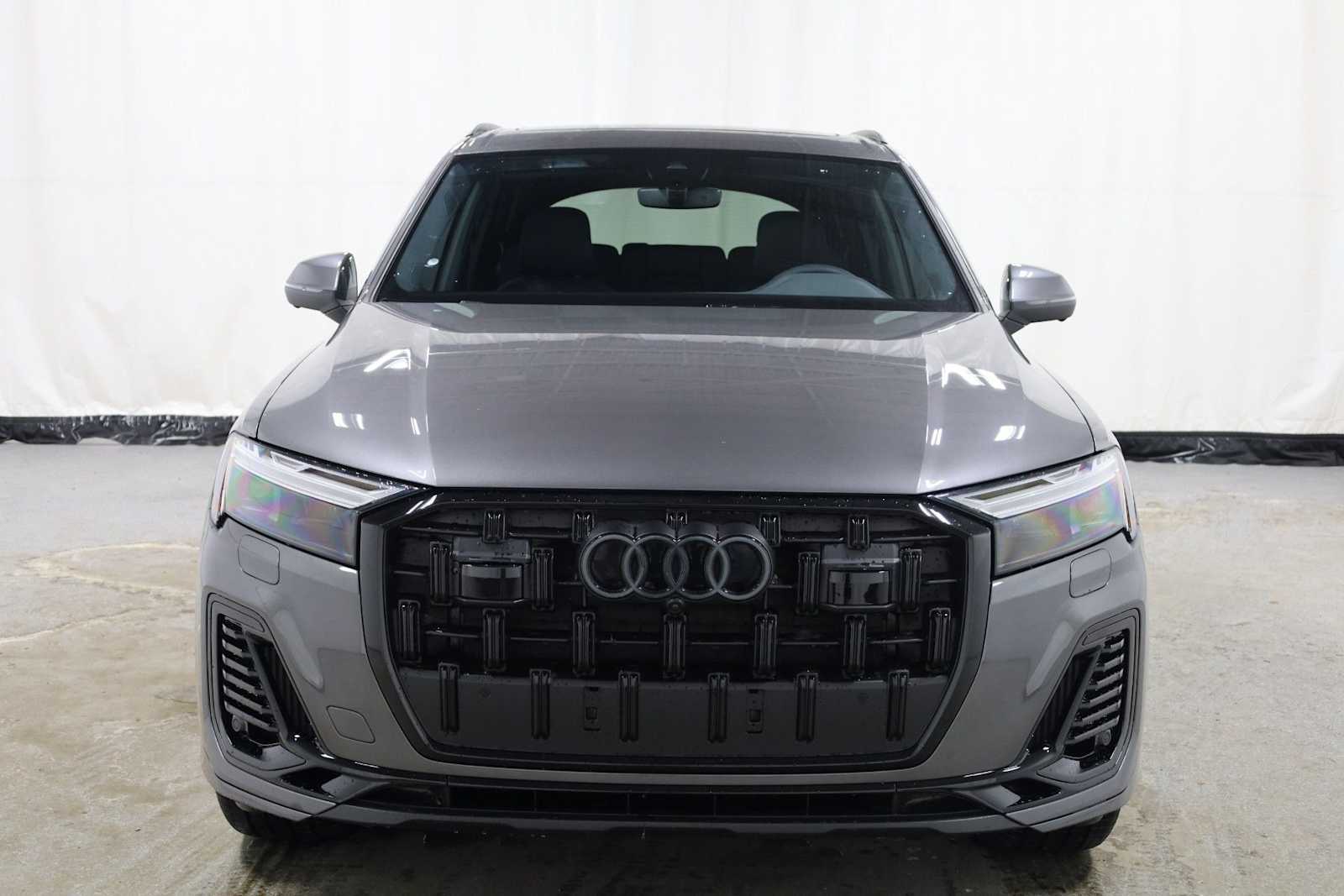 Thumbnail: 2026 Audi Q7 - 14