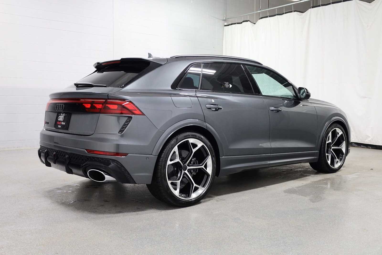 Thumbnail: 2026 Audi RS Q8 - 9