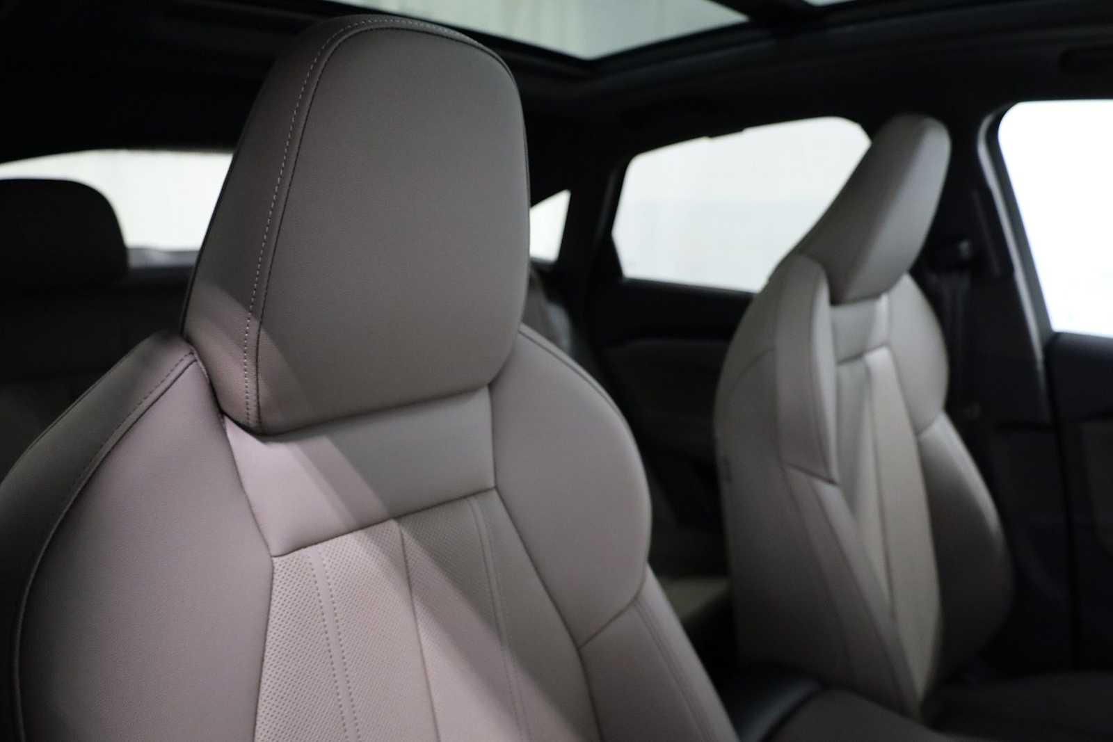 Thumbnail: 2025 Audi Q5 - 21