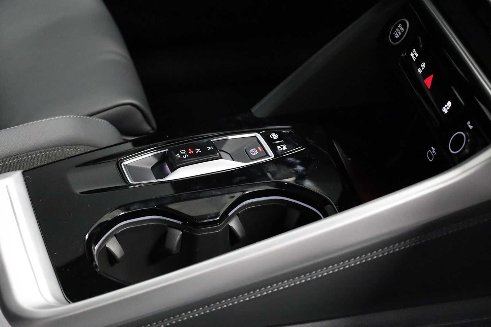 Thumbnail: 2025 Audi Q5 - 20