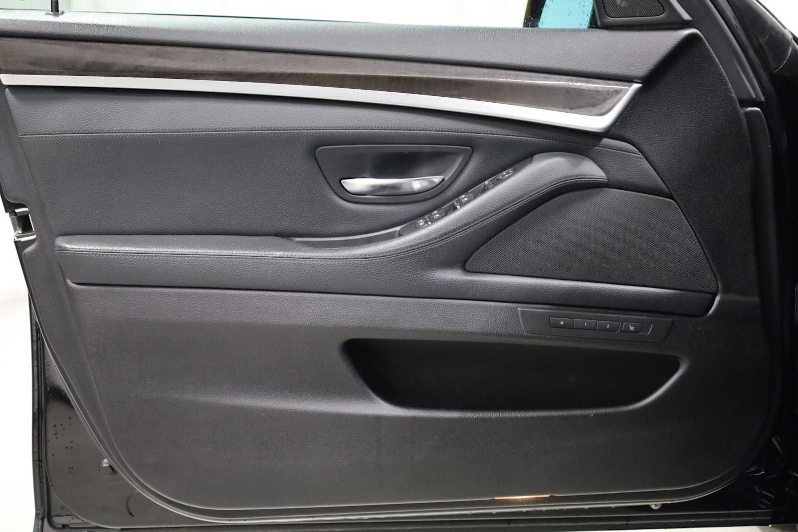 Thumbnail: 2011 BMW 5 Series - 16