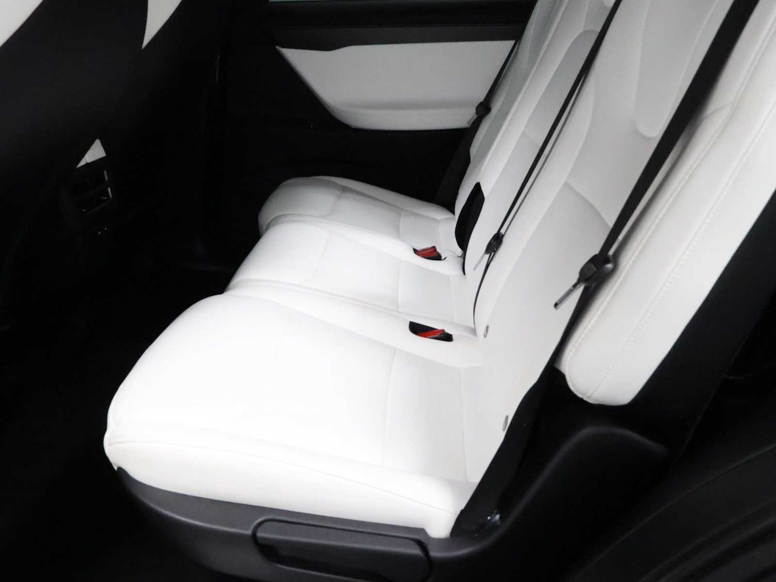 Thumbnail: 2021 Tesla Model X - 29