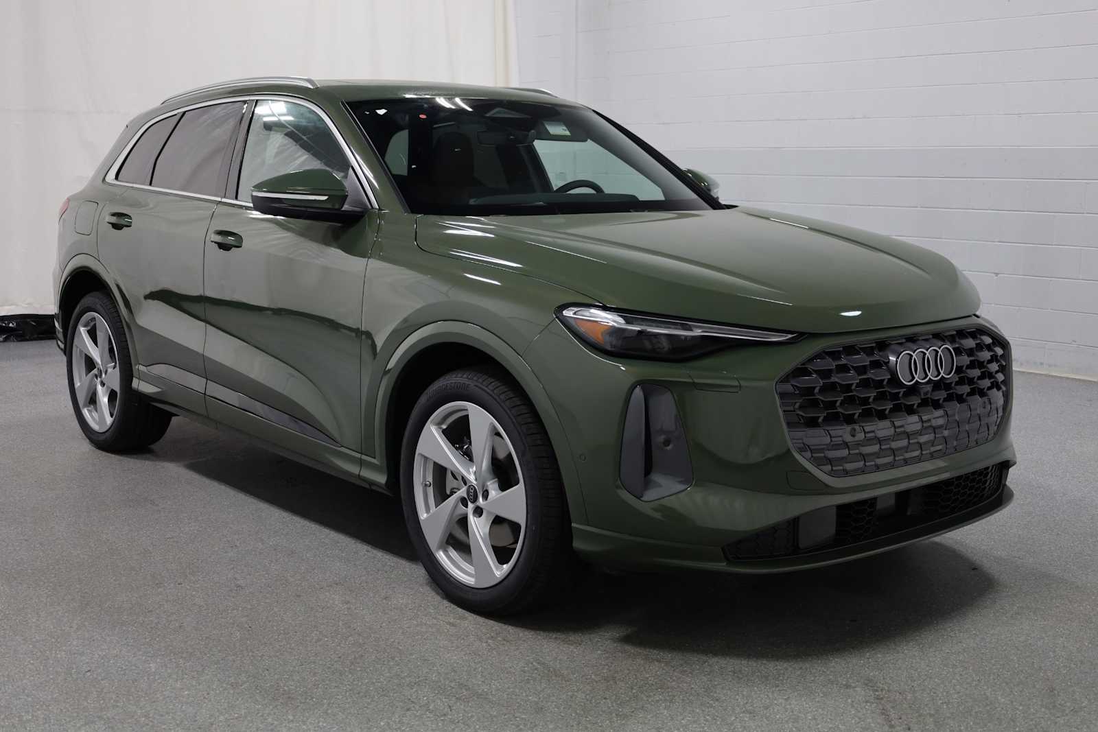 Thumbnail: 2025 Audi Q5 - 13