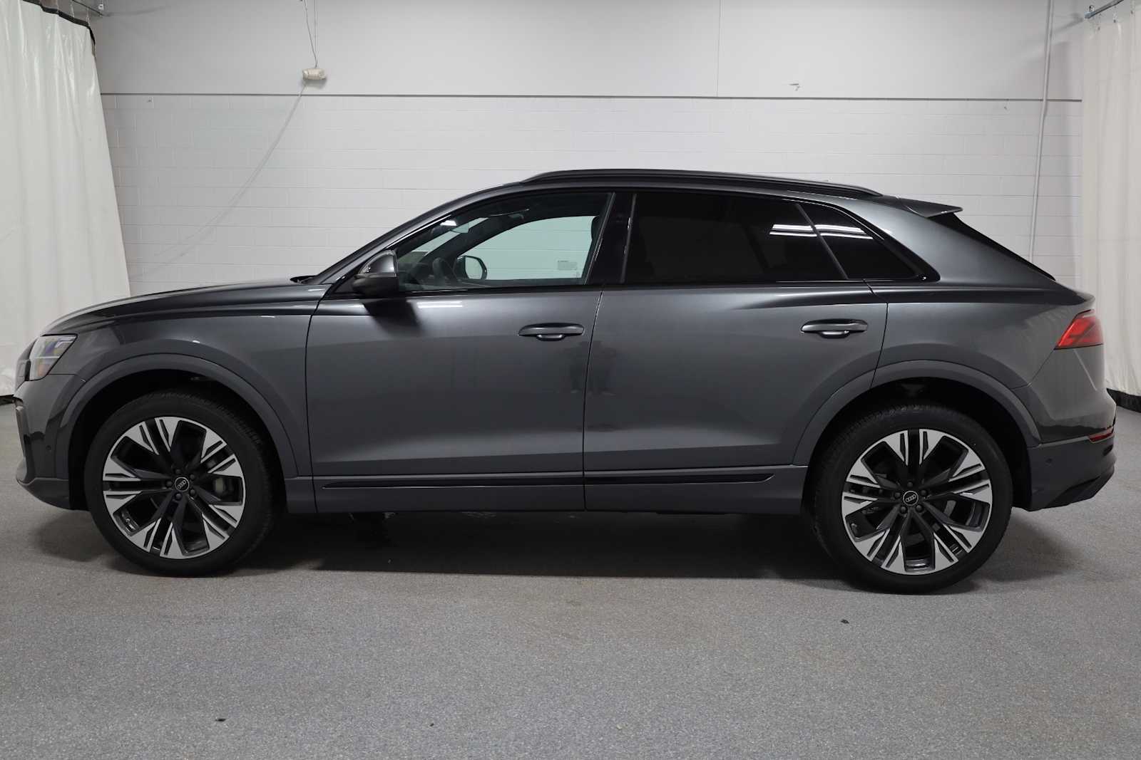 Thumbnail: 2025 Audi Q8 - 2