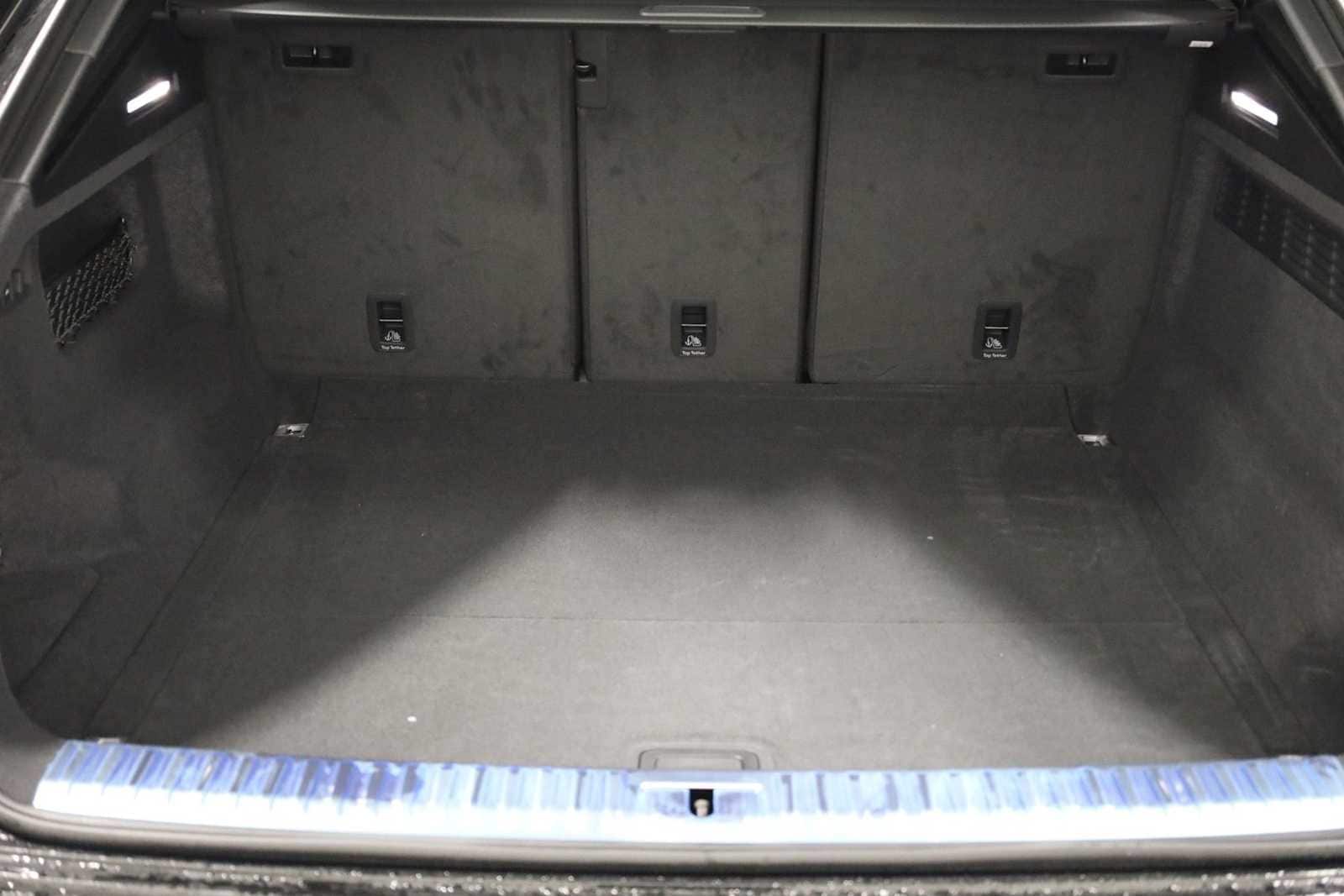 Thumbnail: 2026 Audi Q8 - 38