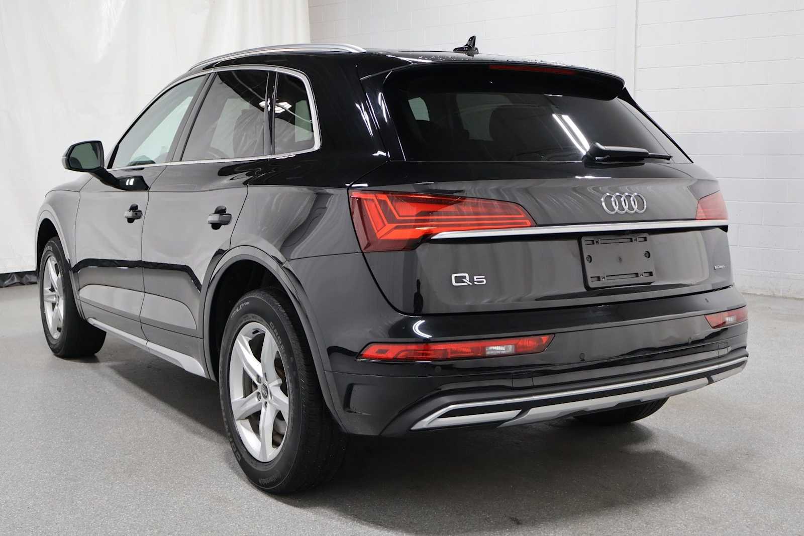 Thumbnail: 2023 Audi Q5 - 3