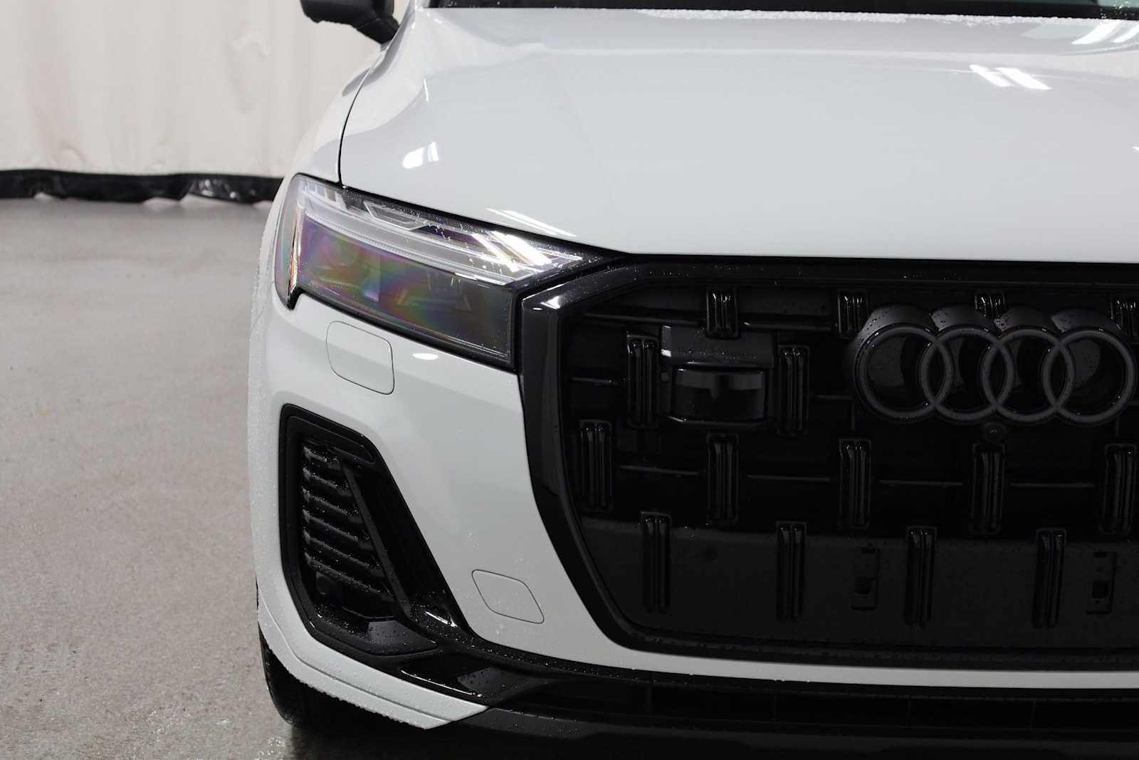 Thumbnail: 2026 Audi Q7 - 15